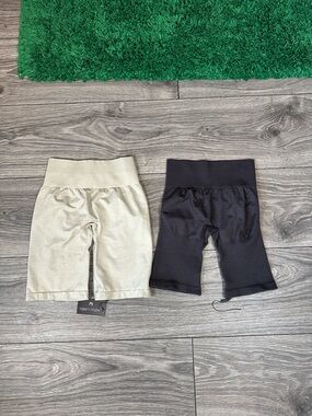 Lazuli Label High Waisted Seamless and Ribbed Scrunch Shorts Bundle